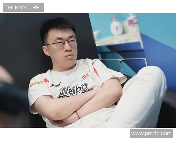 Xiaohu在中路展现绝对统治力经济领先助力团队取得胜利